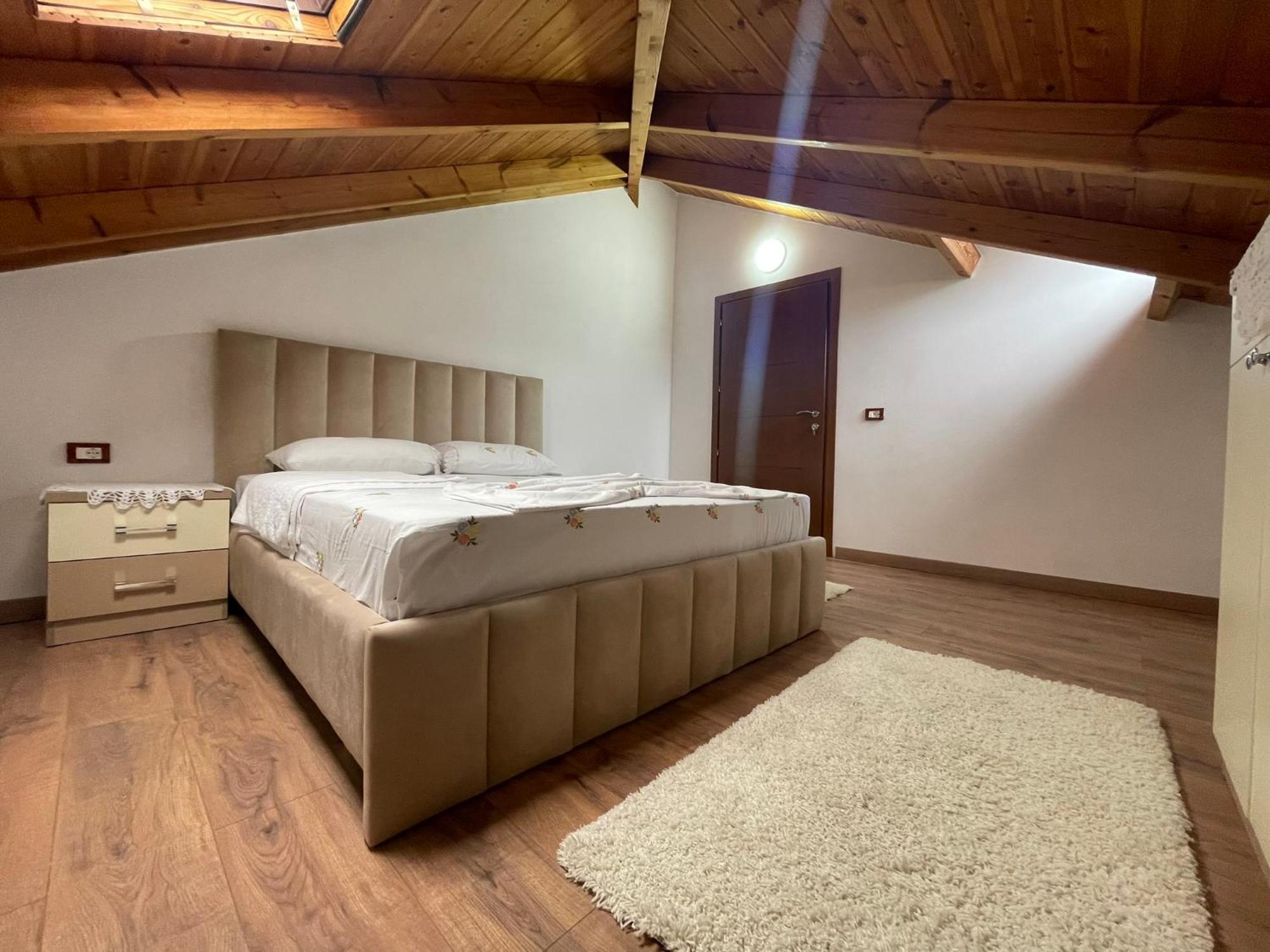 Entryway * Berat